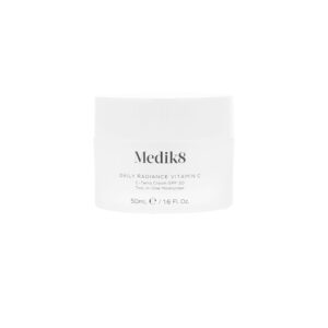 MEDIK8 Daily Radiance Vitamin C C-Tetra Hidratante Dos En Uno SPF30 50 ml